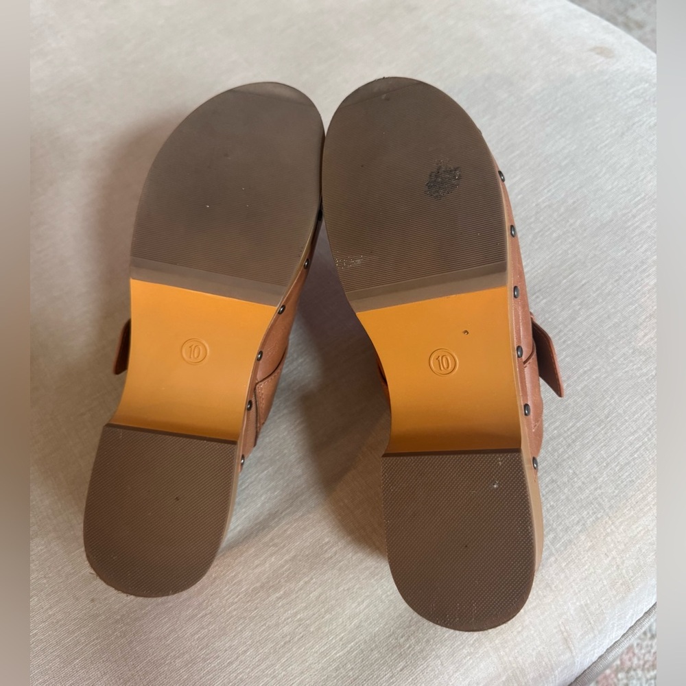 Universal Thread Clogs - Size: 10 - Picture 3 of 5